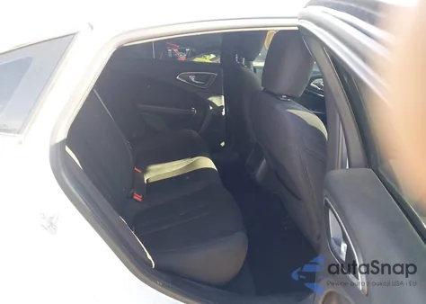 2015 Chrysler 200 Limited z USA, uszkodzony, nr VIN 1C3CCCAB0FN667401